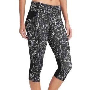 - ATHLETA Black Print BE FREE KNICKER Mesh‎ Hem Reflective Crop Leggings- Small